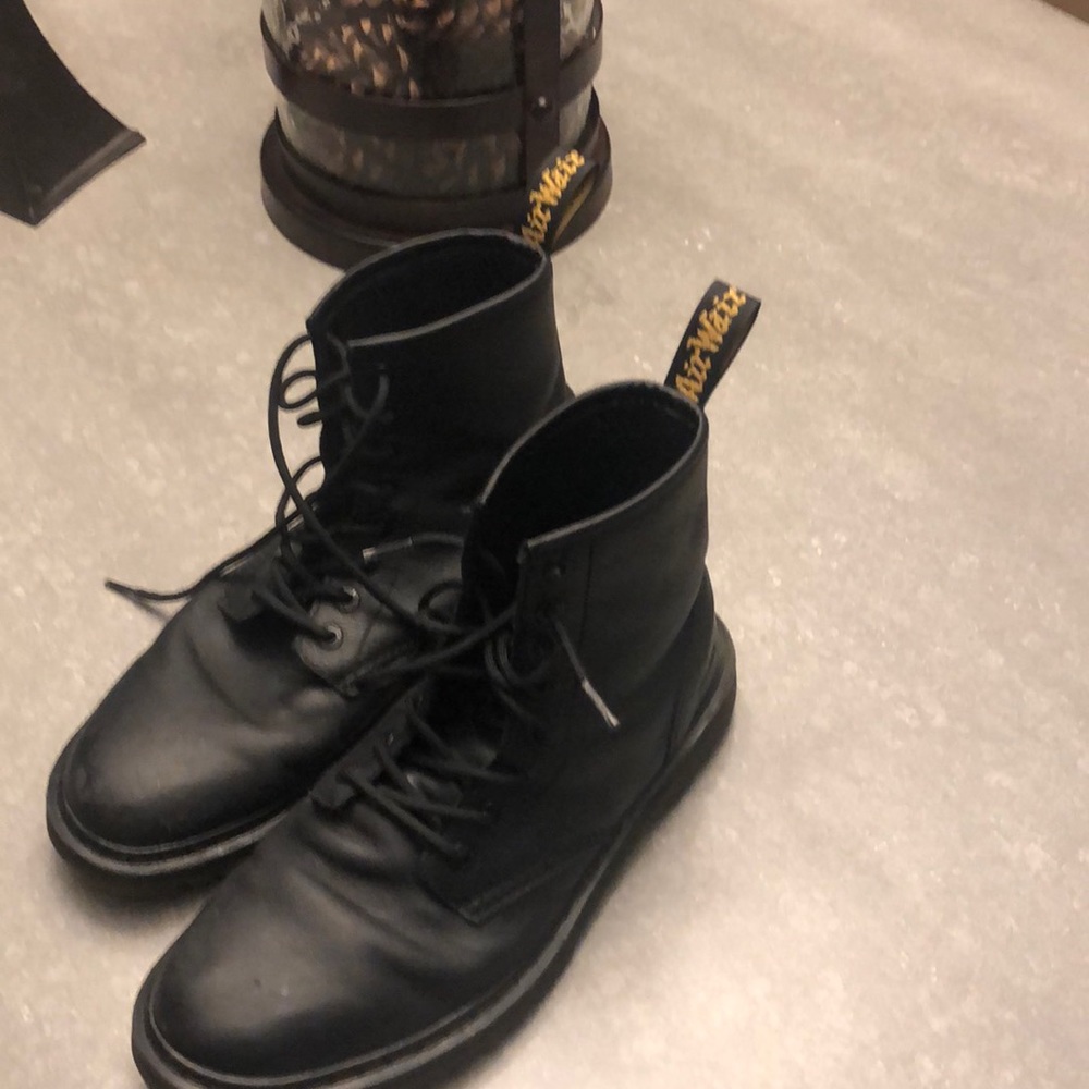 DOC MARTEN BOOTS